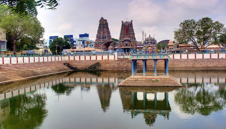 Vadapalani_murugan_temple_20-most-beautiful-tourist-places-to-visit-in-chennai