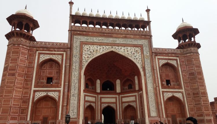 Taj_Mahal_red_sandstone_facts-about-Taj-Mahal